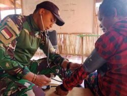 Satgas Yonif 614/RJP Berikan Pengobatan Gratis kepada Masyarakat di Perbatasan RI-PNG