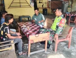 Babinsa Koramil 01/Sungaimas Laksanakan Komunikasi Sosial dengan Warga