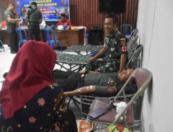 Prajurit dan Ibu-Ibu Persit Kodim 1003/HSS Bersinergi Dengan PMI Gelar Donor Darah Dlam Rangka HUT Kodam VI/MLW