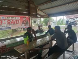 Babinsa Koramil 01/Sungaimas Laksanakan Komunikasi Sosial dengan Warga untuk Pererat Silaturahmi