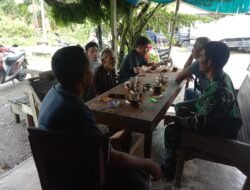 Kuatkan Sinergi TNI dan Rakyat, Babinsa Koramil 09/Samatiga Sertu Buchari Muslim Gelar Komsos Bersama Warga di Desa Cot Seumeureng