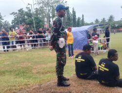 TNI dan Polri Bersinergi Amankan Pertandingan Sepak Bola U-20 di Desa Dulupi