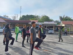Babinsa Latih PBB Siswa-Siswi Polsek Tambarangan dalam Rangka HUT RI ke-80