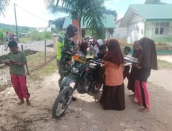 Babinsa Koramil 02/Sampoiniet Tingkatkan Minat Baca Anak Melalui Program Motor Pintar
