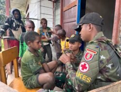 Satgas Yonif 614/RJP Berikan Pengobatan Gratis kepada Masyarakat Lanny Jaya
