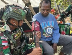 Satgas Yonif 614/RJP Berikan Pelayanan Kesehatan Gratis kepada Masyarakat di Distrik Karubaga