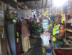 Babinsa Setia Bakti Pantau Harga Sembako, Pastikan Stabilitas Pasokan di Lhok Glumpang