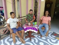 Melalui Komunikasi Sosial Babinsa Simpang Hilir Laksanakan Pendekatan dengan Warga
