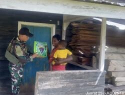 Satgas Yonif 614/RJP Bagikan Sembako kepada Masyarakat Kampung Aulani