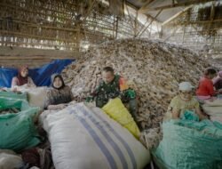 TMMD Kudus: Dansatgas Berbaur, Warga Merasa Dekat