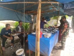 Babinsa Koptu Tatang S Gencar Lakukan Komsos, Himbau Pedagang Ikan di Kuta Tuha Jaga Kebersihan dan Keamanan