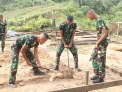 TMMD ke-125 Kodim 0909/Kutai Timur: TNI dan Warga Kutai Timur Gotong Royong Rehab RTLH