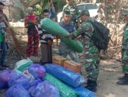 Babinsa Koramil 1010-02/Tambaruntung Salurkan Bantuan Kemanusiaan kepada Korban Kebakaran