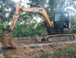 Ekskavator TMMD Ke-125 Kodim 0909/Kutai Timur Jadi Andalan Percepat Pengerasan Jalan Desa