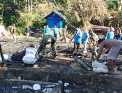Babinsa Laksanakan Karya Bhakti Bantu Warga Korban Kebakaran