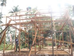 Kerangka Atap Berdiri Kokoh, Rumah Rahman Mulai Tampak Utuh