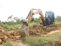 Alat Berat TMMD Kodim 0909/Kutai Timur Genjot Pengerasan Jalan di Desa