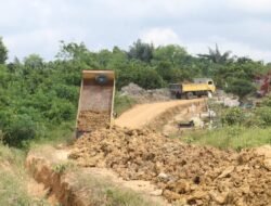 TMMD Ke-125 Buka Akses Desa Suka Rahmat Lewat Pengerasan Jalan