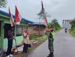 Serka Parwoto Babinsa Koramil 03/Setia Bakti Kodim 0114/Aceh Jaya Ajak Warga Desa Padang Kibarkan Merah Putih Semarakkan HUT RI ke-80