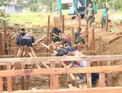 Pondasi Awal Kesejahteraan: Pemasangan Tiang Pancang Jembatan TMMD Kutai Timur