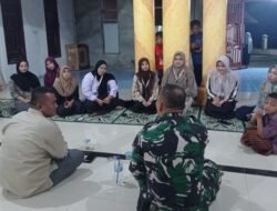 Rangkul Generasi Milenial, Babinsa Koramil 02/Woyla Komsos Bersama Mahasiswa KKN Universitas Teuku Umar (UTU) di Desa Binaan