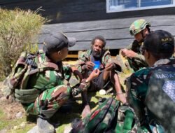Satgas Yonif 614/RJP Berikan Pelayanan Kesehatan Gratis kepada Masyarakat Papua