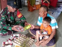 Komitmen TNI: Babinsa Serahkan Bantuan Telur untuk Anak Gizi Buruk