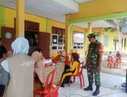 Babinsa Boalemo Dampingi Pemeriksaan Kesehatan Siswa SMA Negeri 1 Dulupi