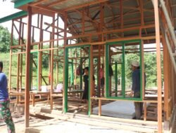 Dorongan Semangat: Material Dinding Rumah Rahman TMMD Berjalan Lancar