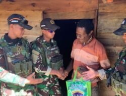 Satgas Yonif 614/RJP Berikan Bantuan Sembako dan Selimut kepada Masyarakat Desa Ekanom