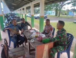 Babinsa Koramil 09/Samatiga Bersama Babinkamtibmas Lakukan Komunikasi Sosial dengan Guru MTsN 4 Samatiga Kabupaten Aceh Barat