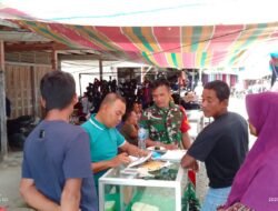 Tingkatkan Keamanan Wilayah, Babinsa Koramil 02/Woyla, Komsos dengan Penjual Emas di Pajak Peukan Kuala Bhee