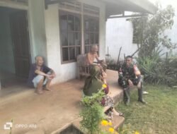 Melalui Komsos Babinsa Kendawangan Sampaikan Pesan Jaga Ketertiban dan Kebersihan Lingkungan