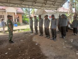 Babinsa Berikan Pelatihan kepada Satlinmas untuk Meningkatkan Kemampuan dan Kesiapsiagaan