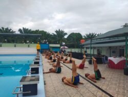 Prajurit Kodim 0105/Abar Latihan Renang Dasar untuk Meningkatkan Kesiapan Fisik dan Mental