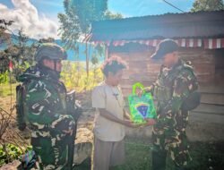 Satgas Yonif 614/RJP Berbagi Kasih: Anjangsana dan Bantuan Sembako untuk Warga Kampung Lowanom