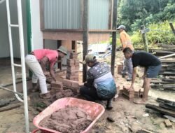 Bahu-Membahu Prajurit dan Warga: Pengecatan RTLH Rahman Semakin Mempesona