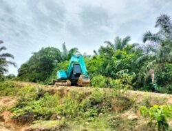 Gebukan Ekskavator TMMD Ke-125 Ratakan Perbukitan, Warga Suka Rahmat Tersenyum Lebar