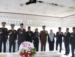 Peringati HUT ke-80 RI, Jajaran Korem 012/TU Tabur Bunga di Taman Makam Pahlawan