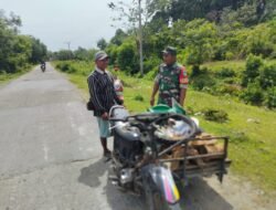 Babinsa Posramil 05/Pante Ceureumen Ikut Serta Bantu Warga Kumpulkan Barang Bekas