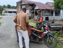 Babinsa Pos Ramil Darul Hikmah Jalin Komsos dengan Pedagang Ikan di Desa Gunong Cut