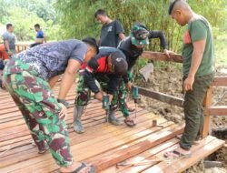Jembatan Kayu Ulin Desa Suka Rahmat Hampir Rampung, Satgas TMMD Kerahkan Tenaga Penuh