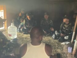 Satgas Yonif 614/RJP Pererat Hubungan dengan Masyarakat melalui Anjangsana