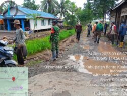 Sertu Harianto, Babinsa Gandaraya, Jadi Motor Penggerak Padat Karya Tunai Desa