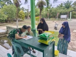 Personil Koramil 05/Panga Distribusikan Beras SPHP, Jaga Stabilitas Harga di Kecamatan Panga