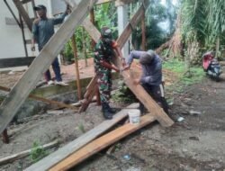 Babinsa Koramil 05/Panga Turun Tangan Bantu Warga Bangun Warung Kopi