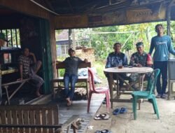 Babinsa Koramil 1001-03/Awayan Lakukan Komsos dengan Warga, Pererat Hubungan dan Kekompakan