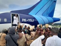  Penyambutan Penuh Makna di Oksibil, Satgas Korpasgat Menjaga Harmoni