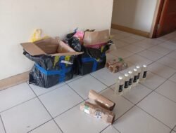 Satgas Korpasgat Gagalkan Pengiriman Miras ‘Moke’ dalam Kiriman Sembako di Bandara Timika