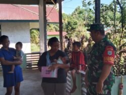 Bentuk Kepedulian Babinsa Simpang Dua Dampingi Ibu dan Anak Untuk Imunisasi